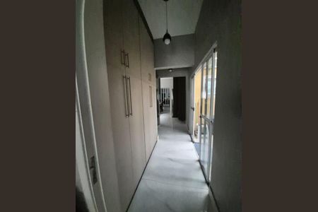 Casa à venda com 263m², 4 quartos e 3 vagasCorredor