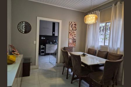 Casa à venda com 263m², 4 quartos e 3 vagasSala