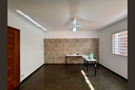 Casa à venda com 218m², 3 quartos e 3 vagasSala 