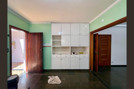 Casa à venda com 218m², 3 quartos e 3 vagasCozinha 