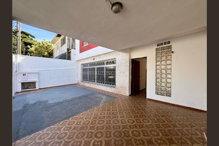 Casa à venda com 218m², 3 quartos e 3 vagasGaragem 