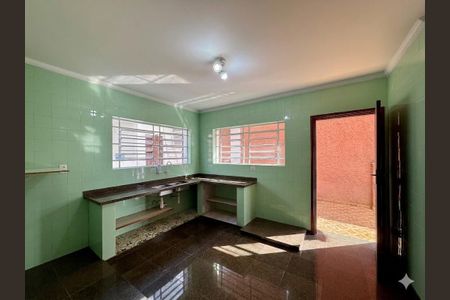 Casa à venda com 218m², 3 quartos e 3 vagasCozinha 