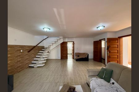 Casa à venda com 218m², 3 quartos e 3 vagasSala