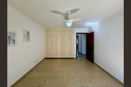 Casa à venda com 218m², 3 quartos e 3 vagasQuarto 2