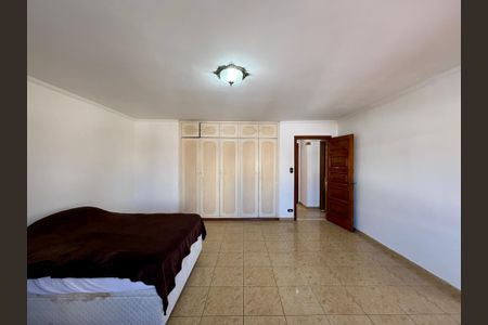 Casa à venda com 218m², 3 quartos e 3 vagasSuíte 