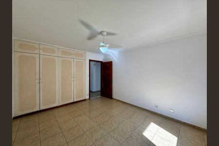 Casa à venda com 218m², 3 quartos e 3 vagasQuarto 2