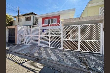 Casa à venda com 218m², 3 quartos e 3 vagasFachada 