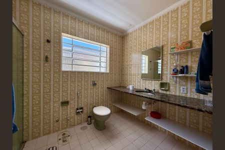 Casa à venda com 218m², 3 quartos e 3 vagasBanheiro Suíte 