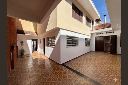 Casa à venda com 218m², 3 quartos e 3 vagasQuintal 