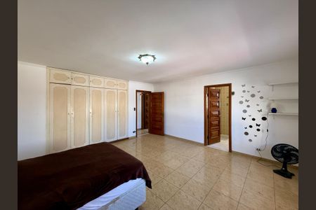 Casa à venda com 218m², 3 quartos e 3 vagasSuíte 