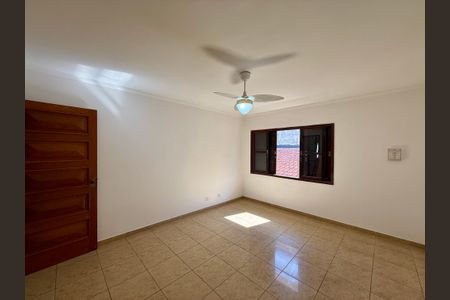 Casa à venda com 218m², 3 quartos e 3 vagasQuarto 2