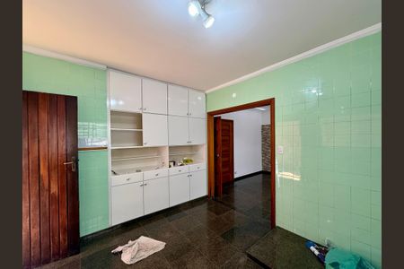 Casa à venda com 218m², 3 quartos e 3 vagasCozinha 