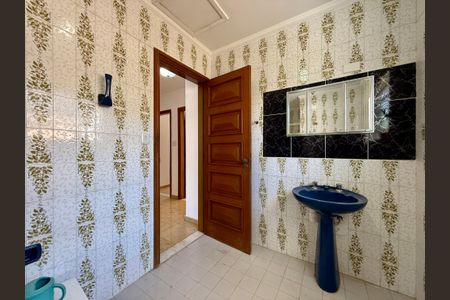 Casa à venda com 218m², 3 quartos e 3 vagasBanheiro Social 