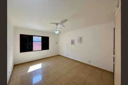 Casa à venda com 218m², 3 quartos e 3 vagasQuarto 2