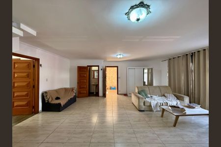 Casa à venda com 218m², 3 quartos e 3 vagasSala