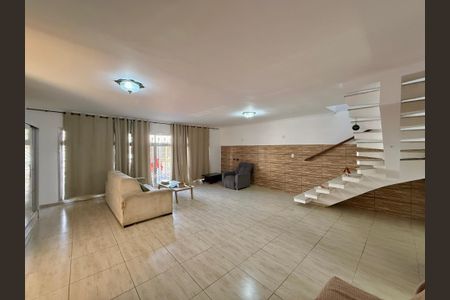 Sala de casa para alugar com 3 quartos, 218m² em Nova Piraju, São Paulo