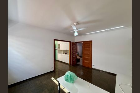 Casa à venda com 218m², 3 quartos e 3 vagasSala 