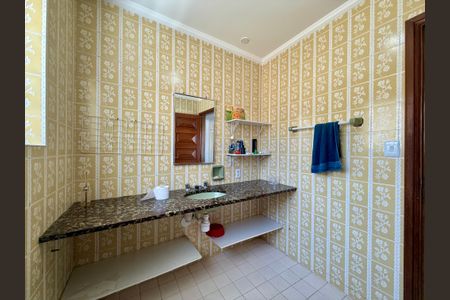 Casa à venda com 218m², 3 quartos e 3 vagasBanheiro Suíte 
