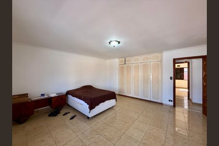 Casa à venda com 218m², 3 quartos e 3 vagasSuíte 