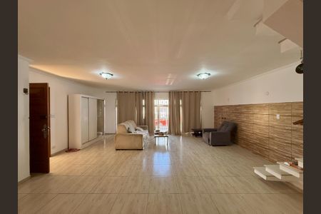 Casa à venda com 218m², 3 quartos e 3 vagasSala