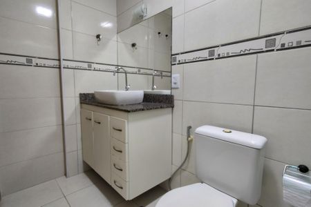 Apartamento para alugar com 182m², 3 quartos e 2 vagas Apartamento para alugar com 182m², 3 quartos e 2 vagasBanheiro da suite