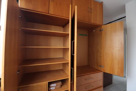 Quarto 1 de apartamento para alugar com 2 quartos, 42m² em Santa Mônica, Uberlândia