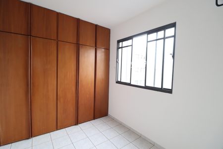 Quarto 2 de apartamento para alugar com 2 quartos, 42m² em Santa Mônica, Uberlândia