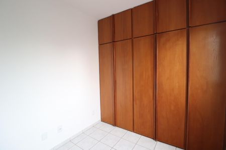Quarto 2 de apartamento para alugar com 2 quartos, 42m² em Santa Mônica, Uberlândia
