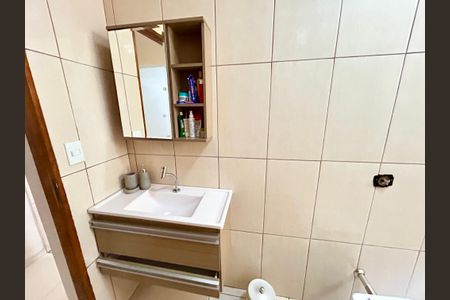 Casa para alugar com 140m², 3 quartos e 2 vagas Casa para alugar com 140m², 3 quartos e 2 vagasBanheiro Social