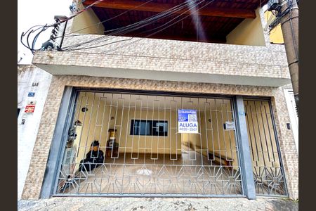 Casa para alugar com 140m², 3 quartos e 2 vagas Casa para alugar com 140m², 3 quartos e 2 vagasFachada