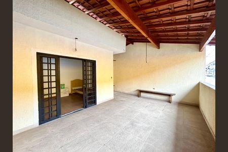 Casa para alugar com 140m², 3 quartos e 2 vagas Casa para alugar com 140m², 3 quartos e 2 vagasVaranda do Quarto