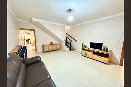 Casa para alugar com 140m², 3 quartos e 2 vagas Casa para alugar com 140m², 3 quartos e 2 vagasSala