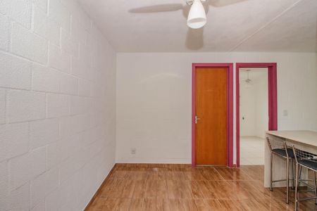 Sala de apartamento para alugar com 2 quartos, 40m² em Rubem Berta, Porto Alegre