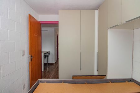 Quarto 1 de apartamento para alugar com 2 quartos, 40m² em Rubem Berta, Porto Alegre