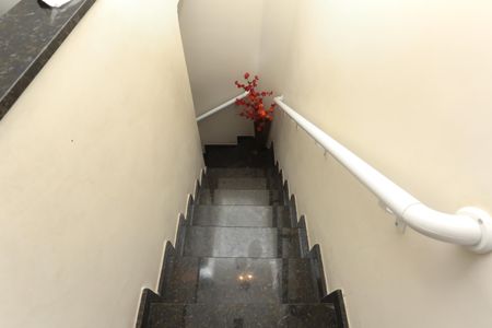 Casa à venda com 105m², 3 quartos e 2 vagasEscada