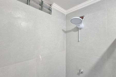 Banheiro Social de kitnet/studio para alugar com 1 quarto, 26m² em Jardim do Mar, São Bernardo do Campo