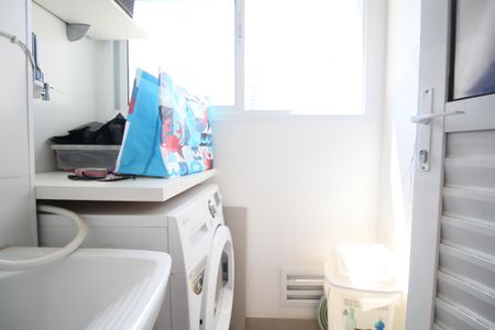 Apartamento para alugar com 58m², 2 quartos e 1 vagaÁrea de Serviço