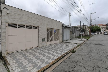 Casa para alugar com 118m², 2 quartos e 2 vagas Casa para alugar com 118m², 2 quartos e 2 vagasFachada