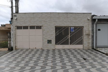 Casa para alugar com 118m², 2 quartos e 2 vagas Casa para alugar com 118m², 2 quartos e 2 vagasFachada