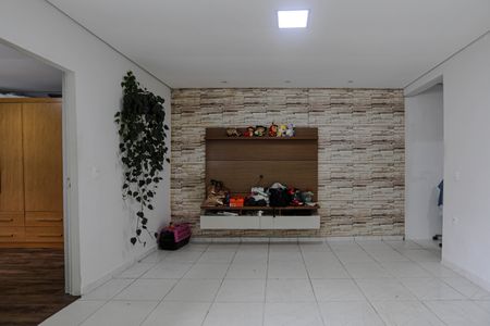 Casa para alugar com 118m², 2 quartos e 2 vagas Casa para alugar com 118m², 2 quartos e 2 vagasSala