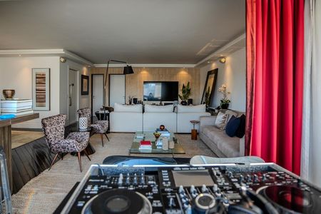 Apartamento à venda com 4 quartos, 213m² em Vila Nova Conceição, São Paulo