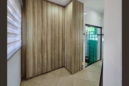 Casa à venda com 201m², 3 quartos e 5 vagas Casa à venda com 201m², 3 quartos e 5 vagasBanheiro/Closet Suite 2