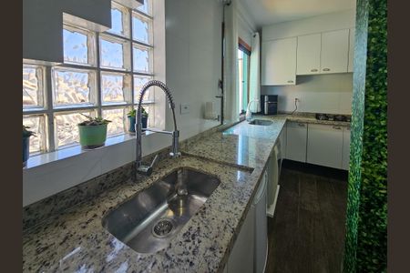 Casa à venda com 201m², 3 quartos e 5 vagas Casa à venda com 201m², 3 quartos e 5 vagasCozinha