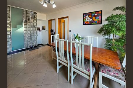 Casa à venda com 201m², 3 quartos e 5 vagasSala