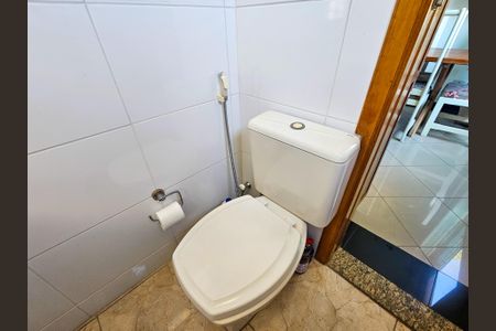 Casa à venda com 201m², 3 quartos e 5 vagas Casa à venda com 201m², 3 quartos e 5 vagasBanheiro 2