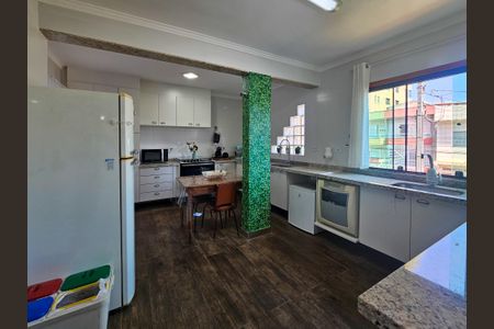 Casa à venda com 201m², 3 quartos e 5 vagas Casa à venda com 201m², 3 quartos e 5 vagasCozinha