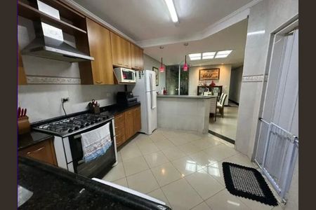 Casa à venda com 4 quartos, 200m² em Parque Sao Vicente, Santo André