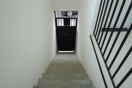 Apartamento para alugar com 20m², 1 quarto e sem vagaÁrea comum - Saguão entre unidades - Escada e Portão