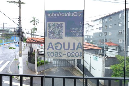 Apartamento para alugar com 20m², 1 quarto e sem vagaPlaca instalada no vidro da sala do imóvel - Código da placa: YIXW-1747