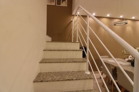 Casa de condomínio para alugar com 133m², 3 quartos e 3 vagasescada